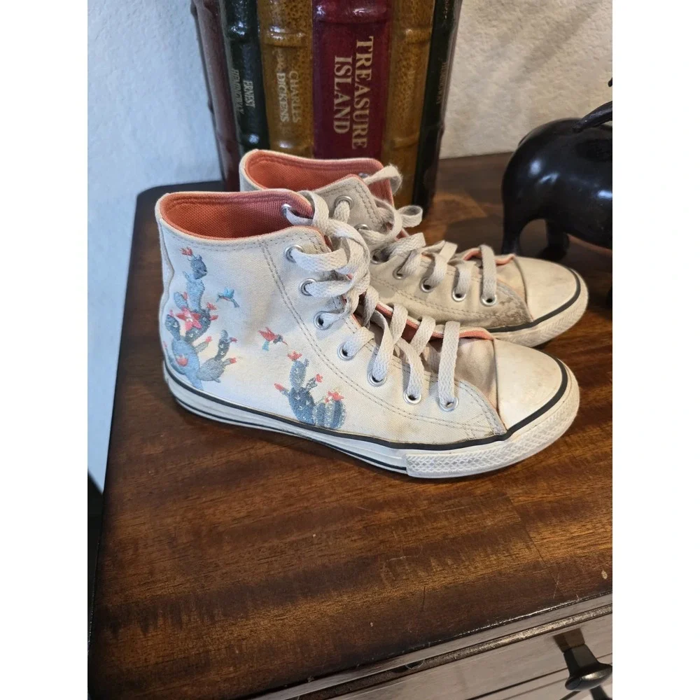Converse Chuck Taylor All Star Girls Cactus Flower Hummingbird Size 2.5